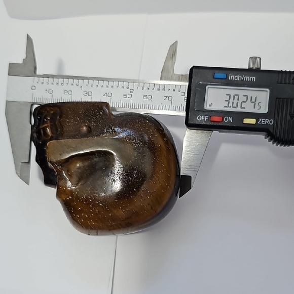 3" Tiger's Eye Skull Crystal Carving - Picture 3 of 10